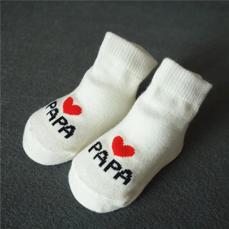 Chaussettes nouveau-né en coton – Pack 2 paires “J’aime Maman / Papa”