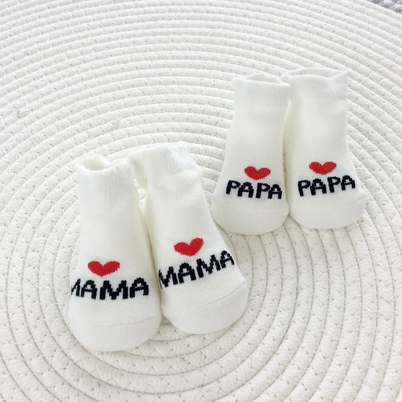 Chaussettes nouveau-né en coton – Pack 2 paires “J’aime Maman / Papa”